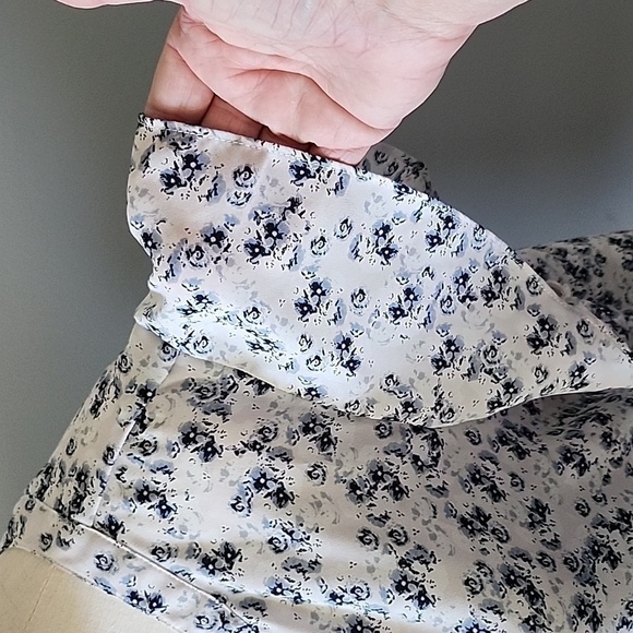 Adrianna Papell White Blouse with Blue Floral Print and Flutter Sleeves - Picture 5 of 12